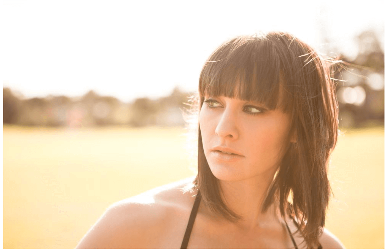 How to Maintain Bangs in Summer